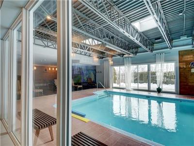 Complexe de Luxe Condo avec piscine intérieure et gym