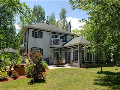 ** AVAILABLE SUMMER 2024 ** Waterfront cottage fully equiped & spa - Eastern Townships (Magog)