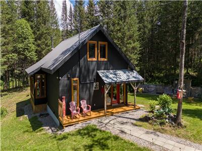 Chalet au bord de la rivire Kiamika  Chute-St-Philippe dans les Hautes-Laurentides.