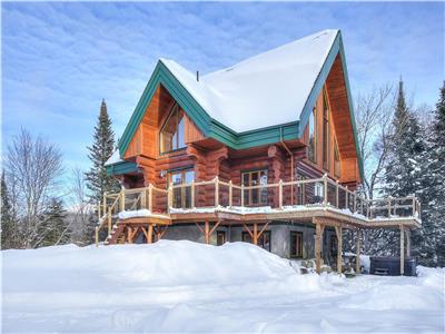 TREMBLANT skiing,JACCUZI, FIREPLACE, ACCESS TO THE LAKE AND RIVER