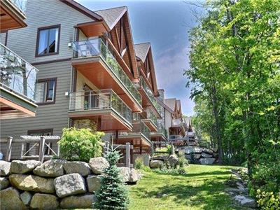 Condo for rent- ski in/out Montagne Bromont: Outdoors activities, cycling, golf, water slides, etc.