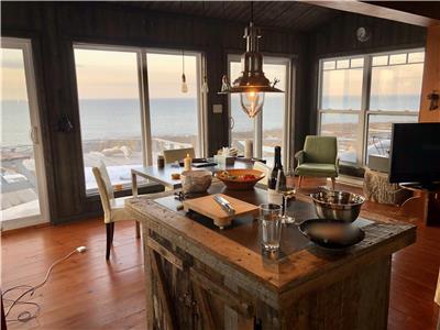 Beautiful seaside cottage in the most scenic place in Gaspésie perfect for remote work