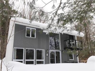 Chalet Dyment: Gorgeous 2 Bedroom Chalet at the Base of Mont Orford $2500/month April-June!