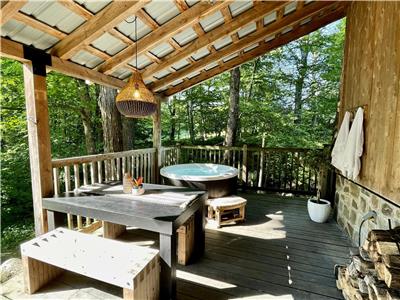 Le 14 Chalets Howard : Spa, Douche, Hamac, Bromont