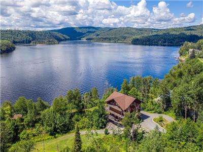 Le Saint-Roch | Peaceful 4 Storey Log Cabin on the St-Maurice River Waterfront