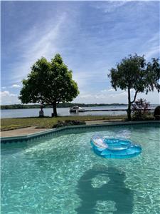 Holiday home, directly on the richelieu river, nature lover, inground pool + spa
