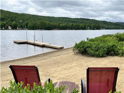 Au Buck du lac: Relaxation on the water's edge in summer and snowmobile paradise in winter!