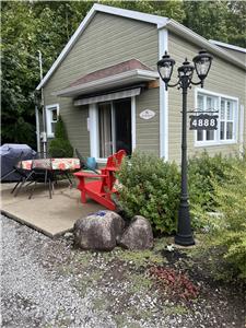 Chalet de 2 chambres pour 4 Invités avec vue sur le fleuve disponible