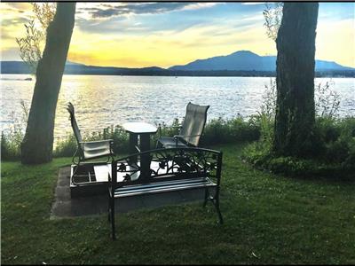 Best location, water front Memphremagog, 10 minutes Orford fully renovated condo,pool,spa, sauna,gym