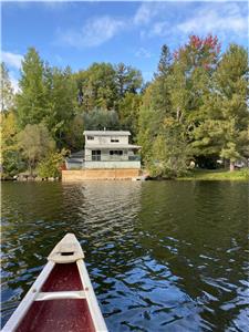 Lac Lola Waterfront Cottage 45 min from Ottawa/Gatineau (4 Seasons)