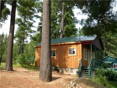 CHALET L'ACHIGAN AU BORD DU LAC DU CERF