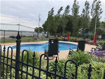 Heated pool Orleans Island view and private access to the river to 20 min city