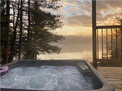 Cottage with jacuzzi at Noir Lake