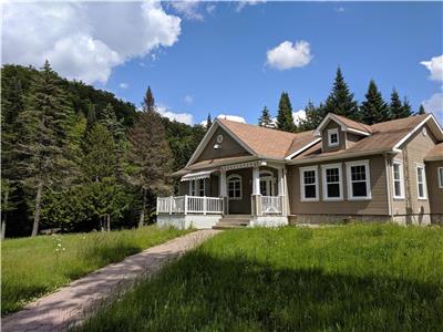 Beautiful Family Chalet with a Private Creek, Huge Lot of Land, Access to the Beach (Lac du Coeur)