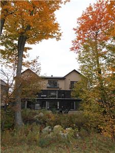Superb brand-new chalet on Owl's Head mountain, ski in and out and at 700m from lake Memphremagog!