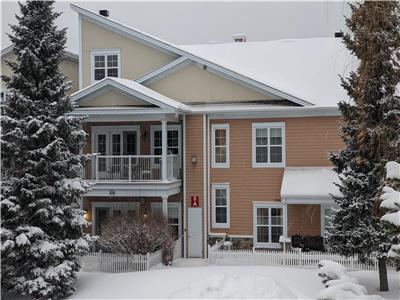 Special FEBRUARY MARCH APRIL MAY -Condo des versants Bromont with shuttle