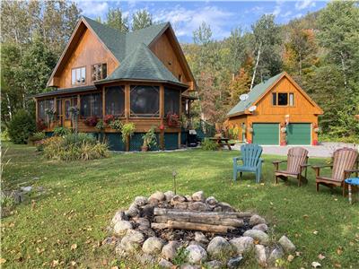 Maison toute meuble  louer sur le bord de l'eau  Grandes-Piles bord par la rivire Saint-Maurice