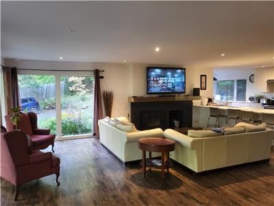 WARM, SPACIOUS AND CONTEMPORARY with SPA