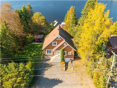 4 bedroom waterfront cottage at Lac Quenouille, Laurentides
