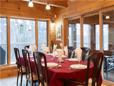 CHRISTMAS & SKI SEASON -  STUNNING 4BR LAKFRONT CHALET SLEEPS 8 - MONT BLANC, TREMBLANT