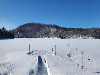 Chalet chaleureux, entre fort et lac