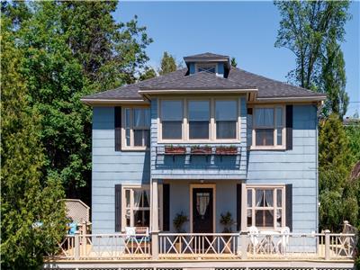 La Belle outremer, ancestrale Charlevoix *Charme & confort - vue fleuve & prs plage de St-Irne*