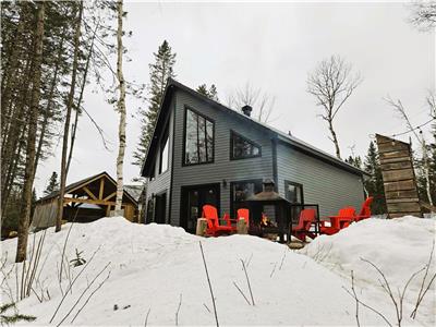 LA SOURCE DU BONHEUR - Magnififque chalet familial au bord de la rivire Mkinac & SPA