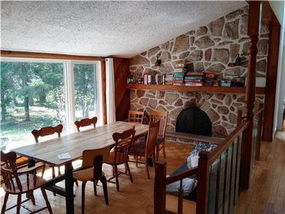 Large waterfront cottage, Lac Beauchamps