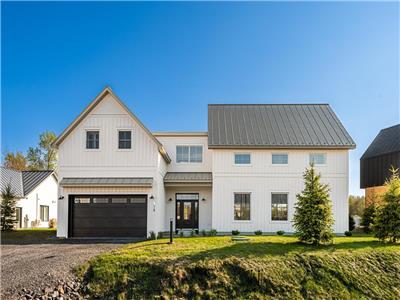 Warm and charming home in the heart of Lac-Brome