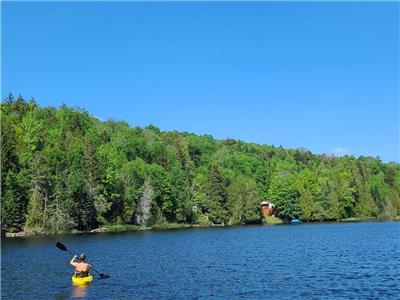 *Le Geai-Bleu*  lac paisible pour baignade et kayak, jardin lumineux, internet haute vitesse