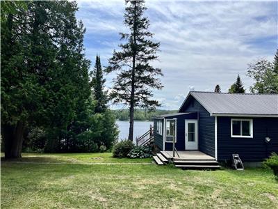 La Kabïnn! NEWLY RENOVATED WATERFRONT COTTAGE!! - 1 Hour 30 Minutes from Downtown Ottawa
