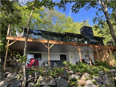 SWEDISH, Lakeside, panoramic view, Jacuzzi, dock, beach, watercraft, St-Sauveur, Laurentides