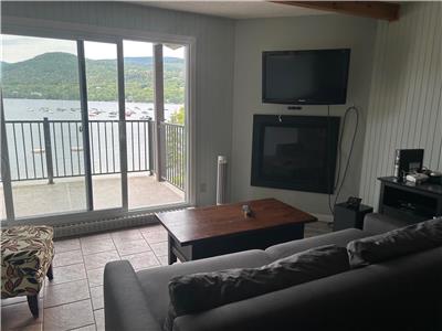 Condo on the lac with spectacular view of Mont Tremblant