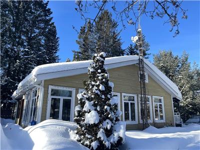 Beautiful cottage for winter ski season in Saint-Adolphe-d'Howard
