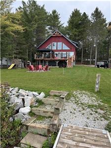 Votre escapade parfaite: chalet familial au bord du lac, entour par la nature