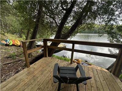  Lac Cottage * warm, front lake, sleeps 6, spa