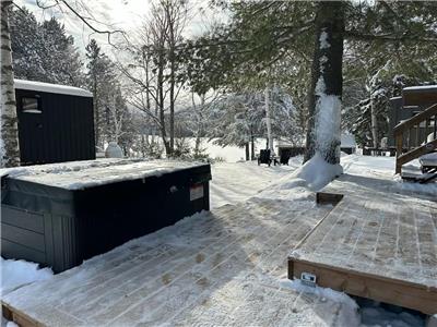 * PASSION CHALETS * | TINY CHALET LE BOIS| SPA - LAKE VIEW - TRAILS - SNOWSHOEING - SNOWMOBILING