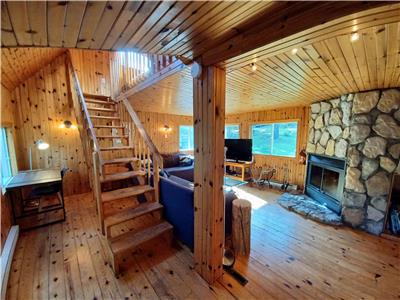 Chalet pittoresque sur bord de lac | Patinoire, glissade, sentiers, feu de foyer, ski, motoneige