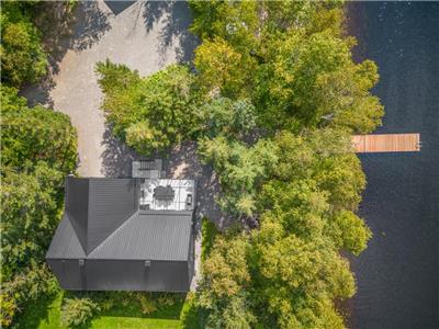 OURS-NOIR | Waterfront cottage for rent in Mauricie