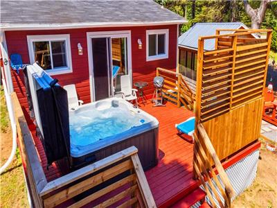 >SPA Jacuzzi Priv _ BORD DE L'EAU _ BBQ _ Foyer au Bois _ WIFI