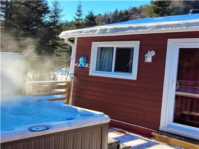 >SPA Jacuzzi Priv _ BORD DE L'EAU _ BBQ _ Foyer au Bois _ WIFI