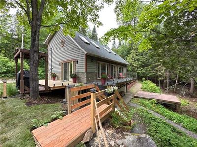 Chalet Sunflower - Lakefront cottage located on a peaceful wooded lot