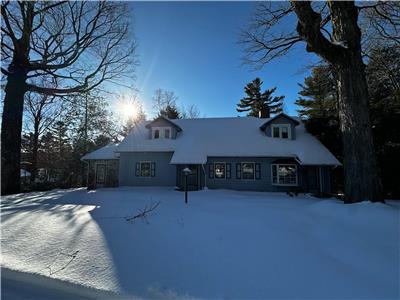 Chalet ski chic et chaleureux de Grand-maman au Lac Marois