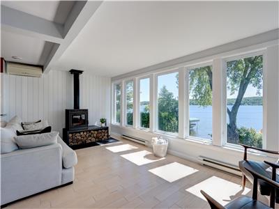 CHALET BORD DE L'EAU - LAC MAGOG (15 MINUTES DU MONT ORFORD)