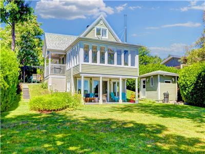 CHALET BORD DE L'EAU - LAC MAGOG (15 MINUTES DU MONT ORFORD)