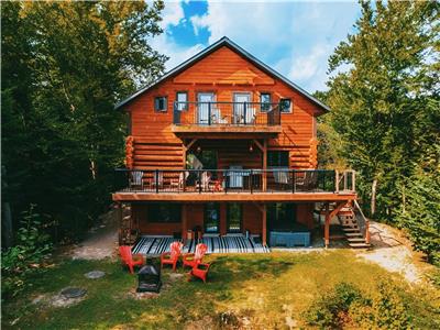 L'Ensoleill - Chalet de bois rond au bord de l'eau *avec SPA*