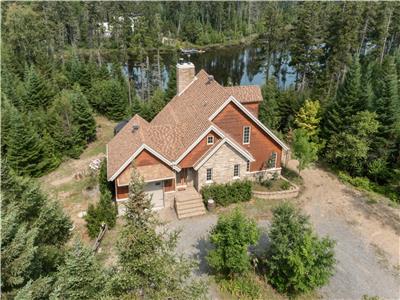 Domaine priv  Saint-Donat - Au bord de l'eau, grand terrain priv de + 74 000 pc