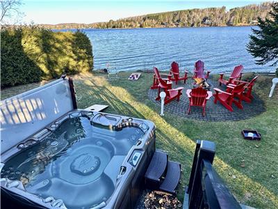 CHALET ZENVIA - BORD DE L'EAU AVEC SPA (KAYAKS, PADDLE BOARD, BBQ, QUAI, KARAOKE)