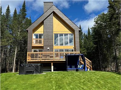 The Kozy chalet rental 8 to 10 people in the Laurentians