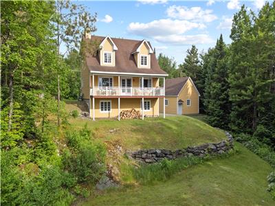 YOLO, chalet convivial avec vue sur le mont Owl's Head